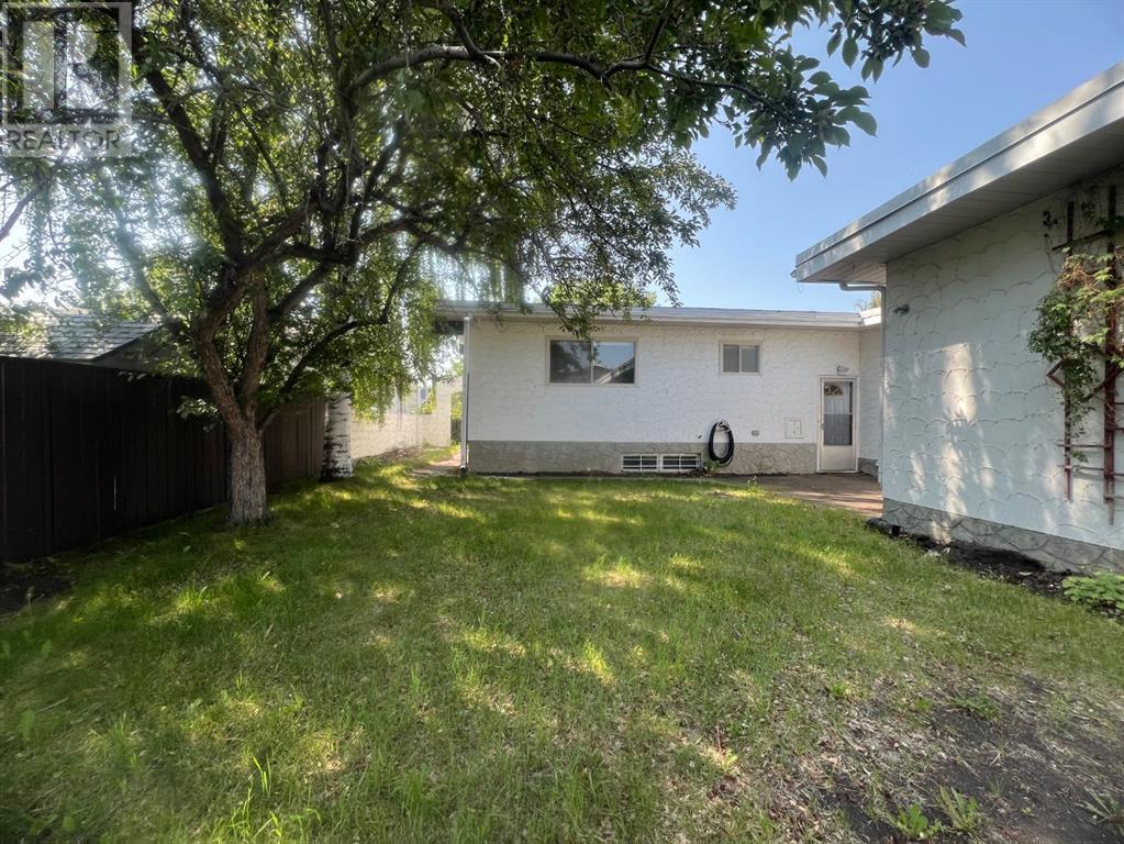 Single Family House Bungalow for Sale in  Silverview Drive NW Silver Springs Calgary 