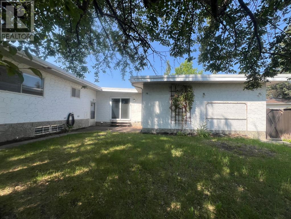 Single Family House Bungalow for Sale in  Silverview Drive NW Silver Springs Calgary 