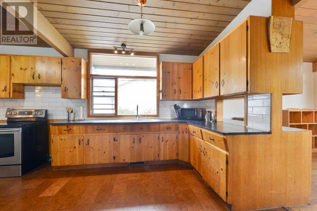 Single Family House Bungalow for Sale in  Governor Drive SW Glamorgan Calgary 