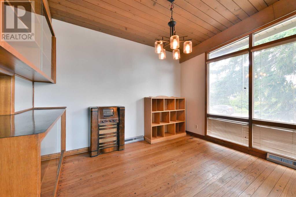 Single Family House Bungalow for Sale in  Governor Drive SW Glamorgan Calgary 