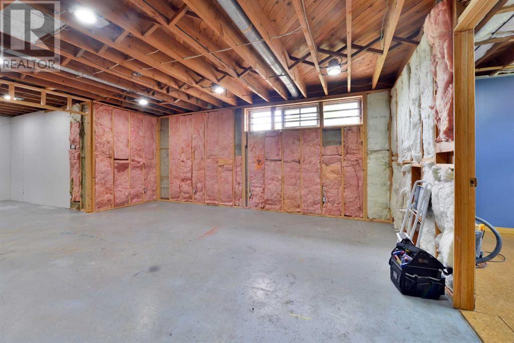 Single Family House Bungalow for Sale in  Governor Drive SW Glamorgan Calgary 