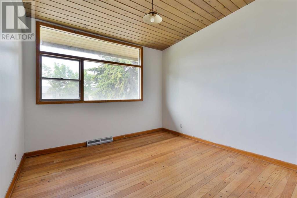Single Family House Bungalow for Sale in  Governor Drive SW Glamorgan Calgary 