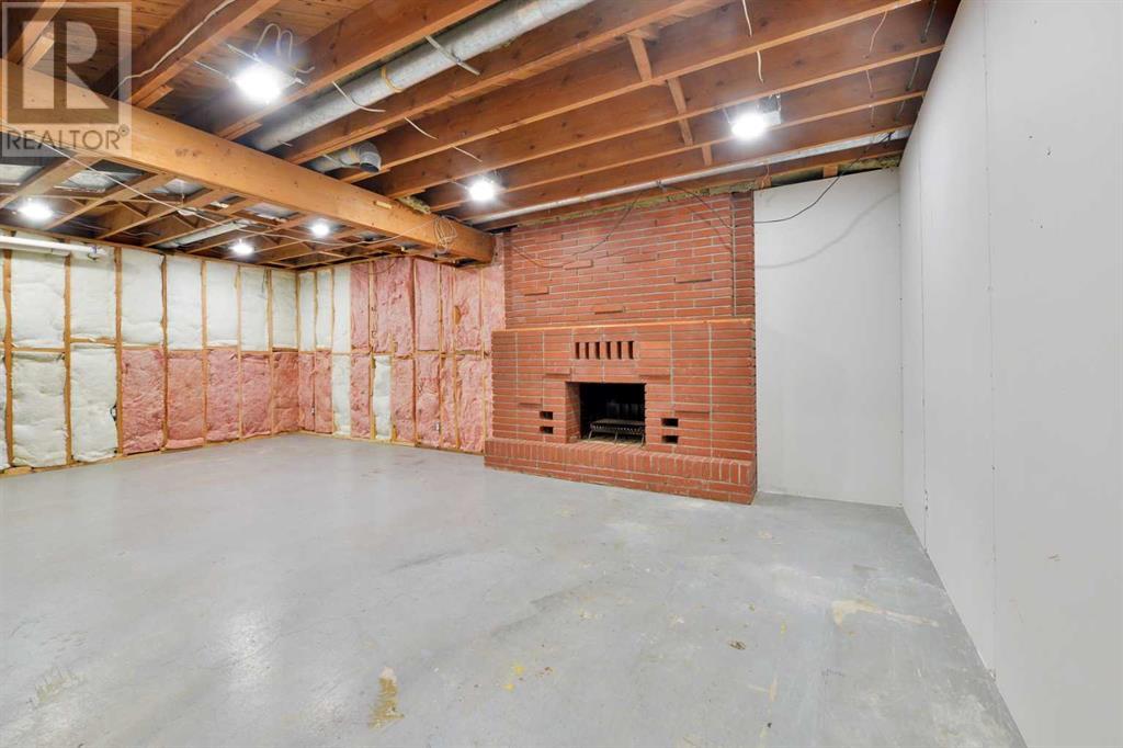 Single Family House Bungalow for Sale in  Governor Drive SW Glamorgan Calgary 