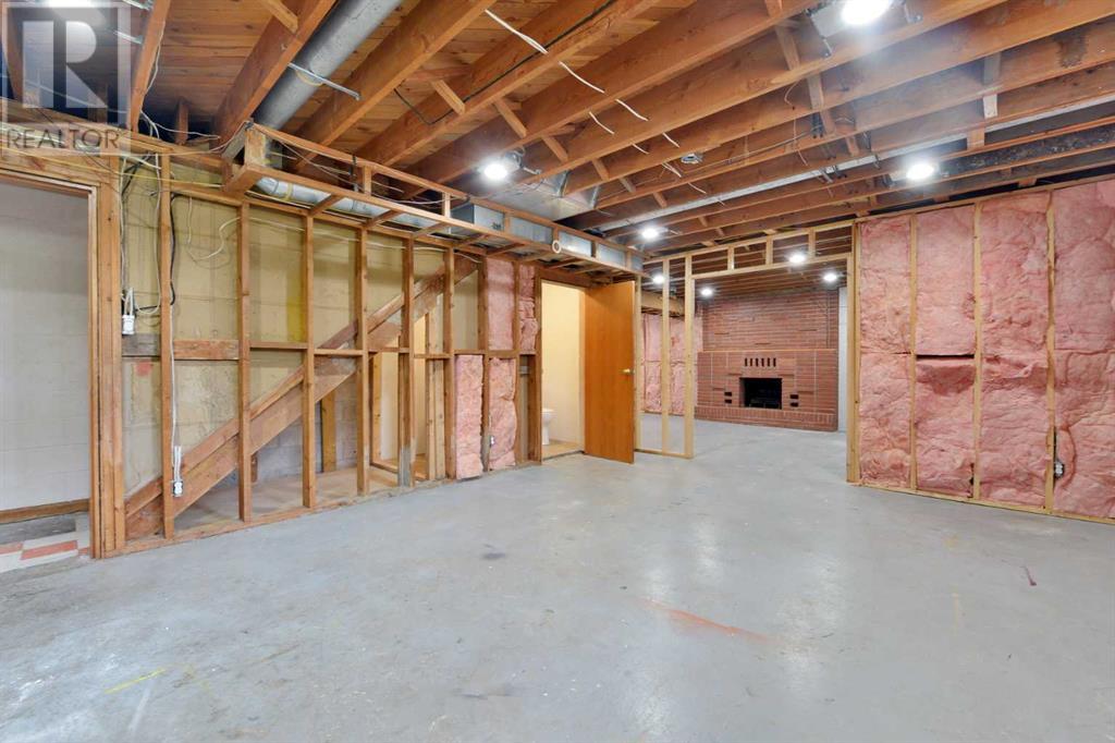 Single Family House Bungalow for Sale in  Governor Drive SW Glamorgan Calgary 