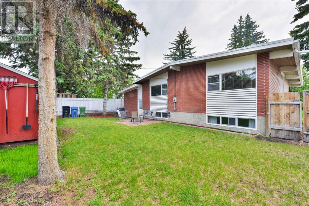 Single Family House Bungalow for Sale in  Governor Drive SW Glamorgan Calgary 