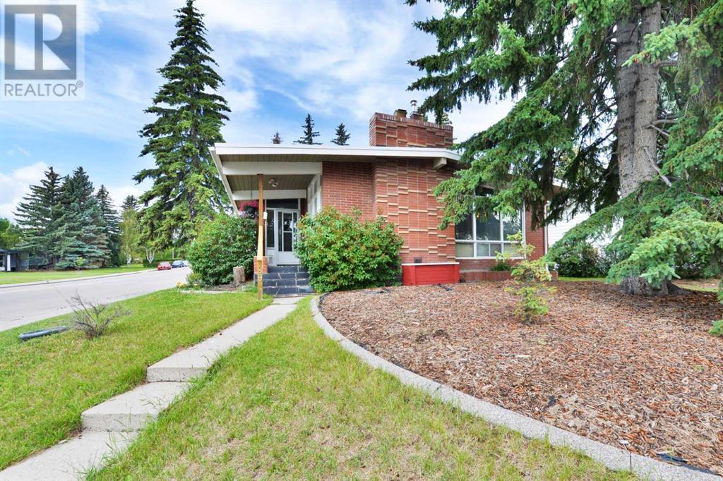 Single Family House Bungalow for Sale in  Governor Drive SW Glamorgan Calgary 