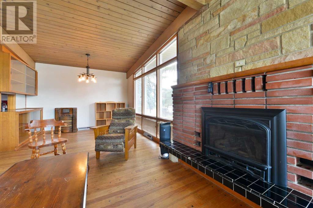 Single Family House Bungalow for Sale in  Governor Drive SW Glamorgan Calgary 