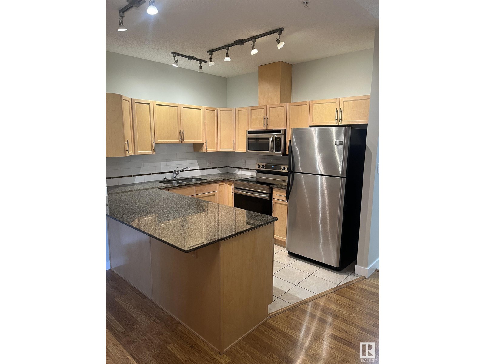 Photo 18 of 110 10333 112 St Nw, Edmonton AB