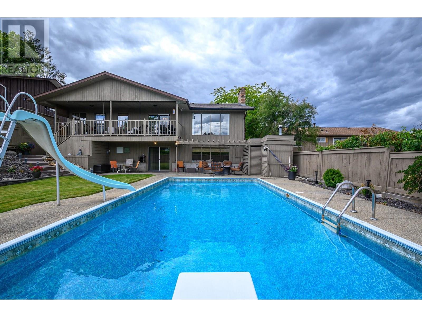 3921 15 Crescent, Vernon