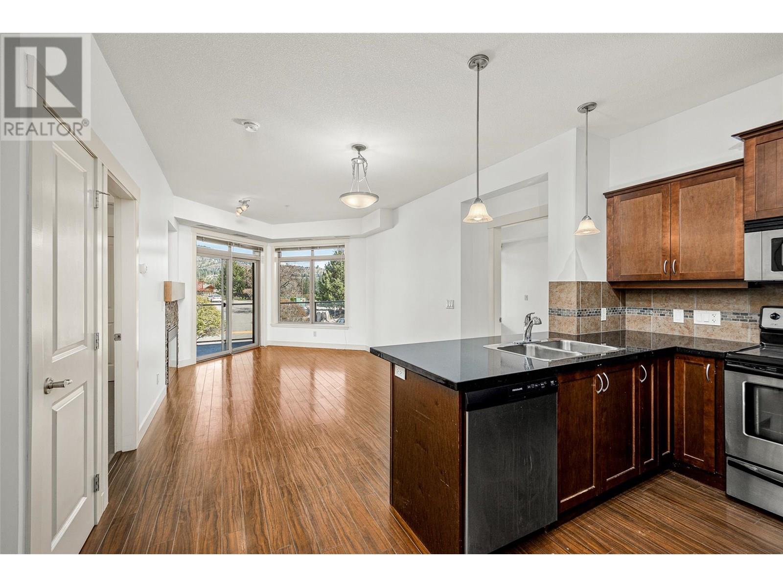 #215 3533 CARRINGTON ROAD - 13