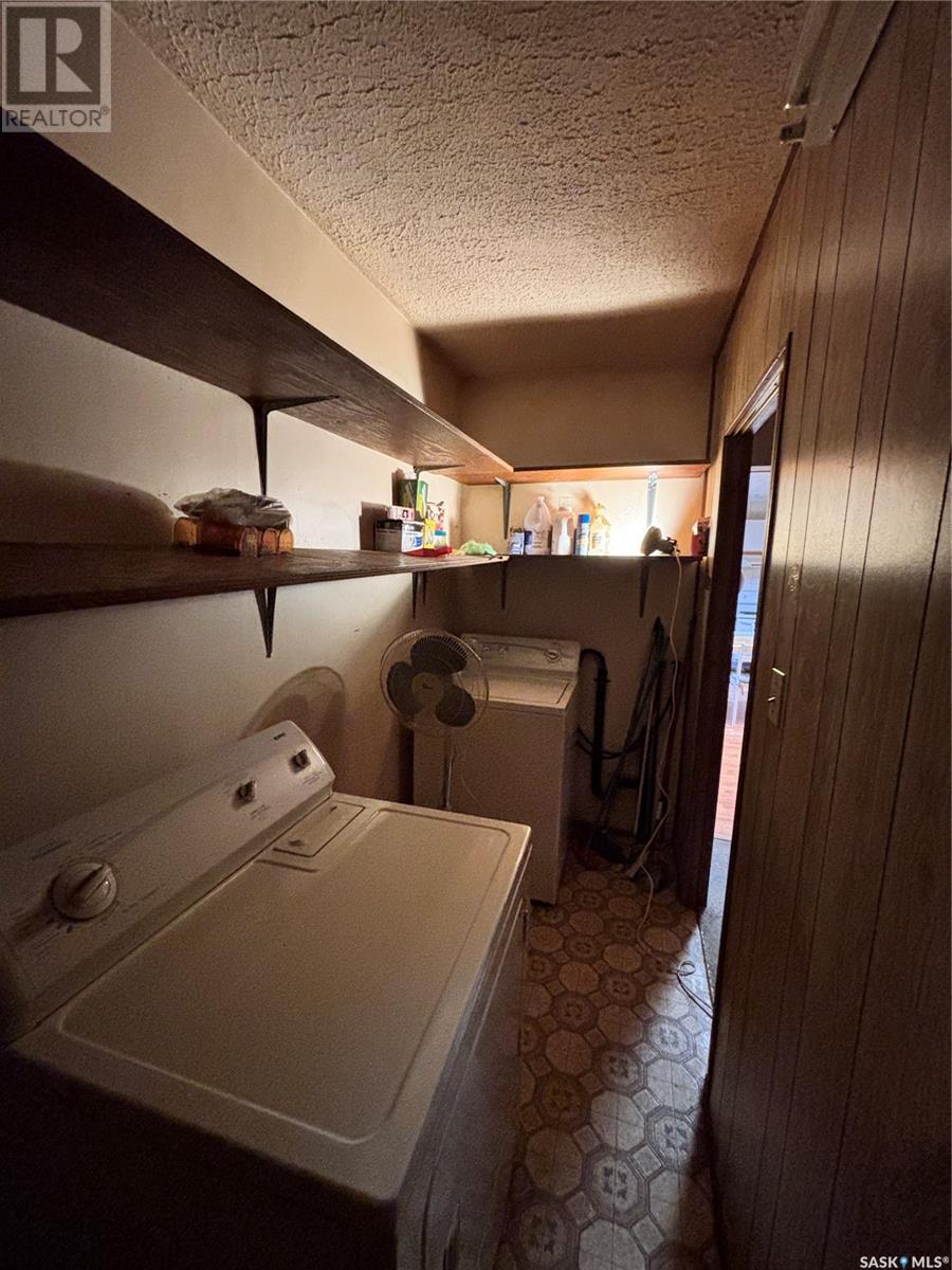 Photo 2 of 108 2nd Avenue S, Macrorie SK