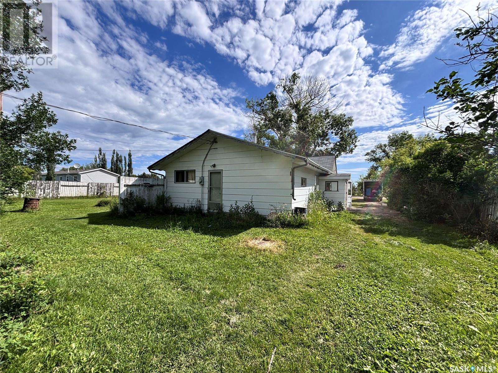 Photo 22 of 108 2nd Avenue S, Macrorie SK