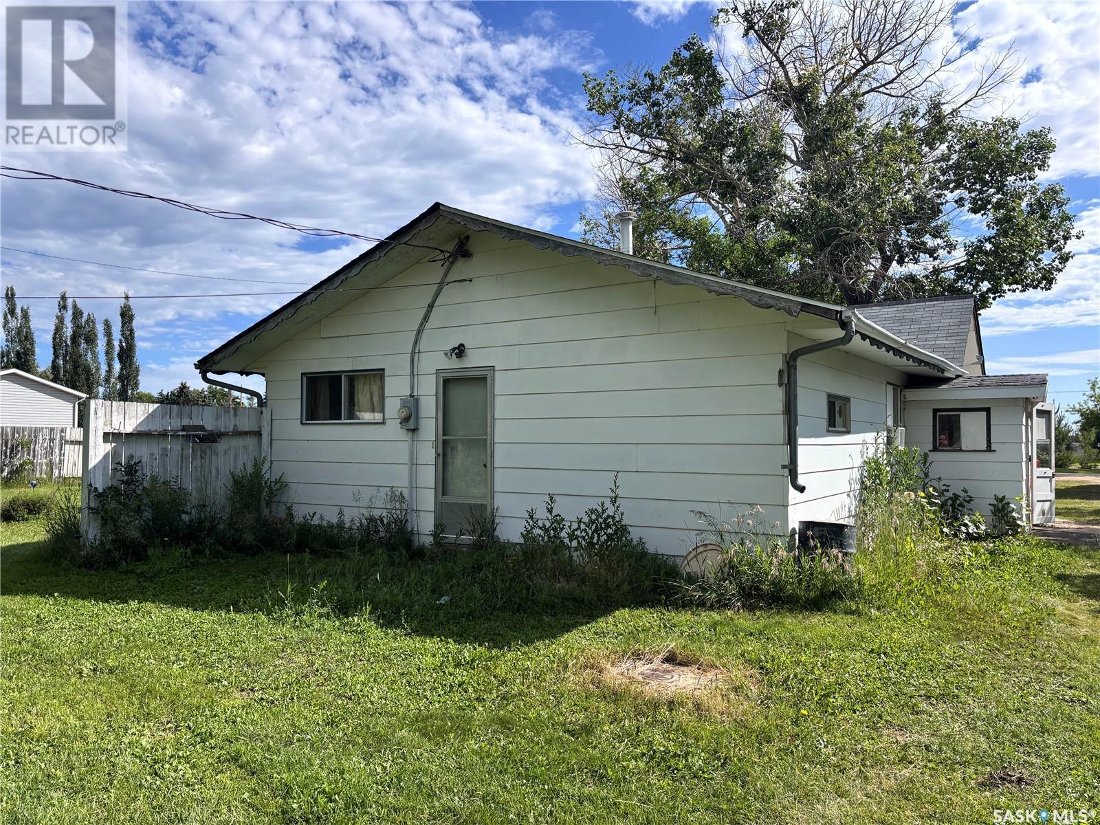 Photo 6 of 108 2nd Avenue S, Macrorie SK