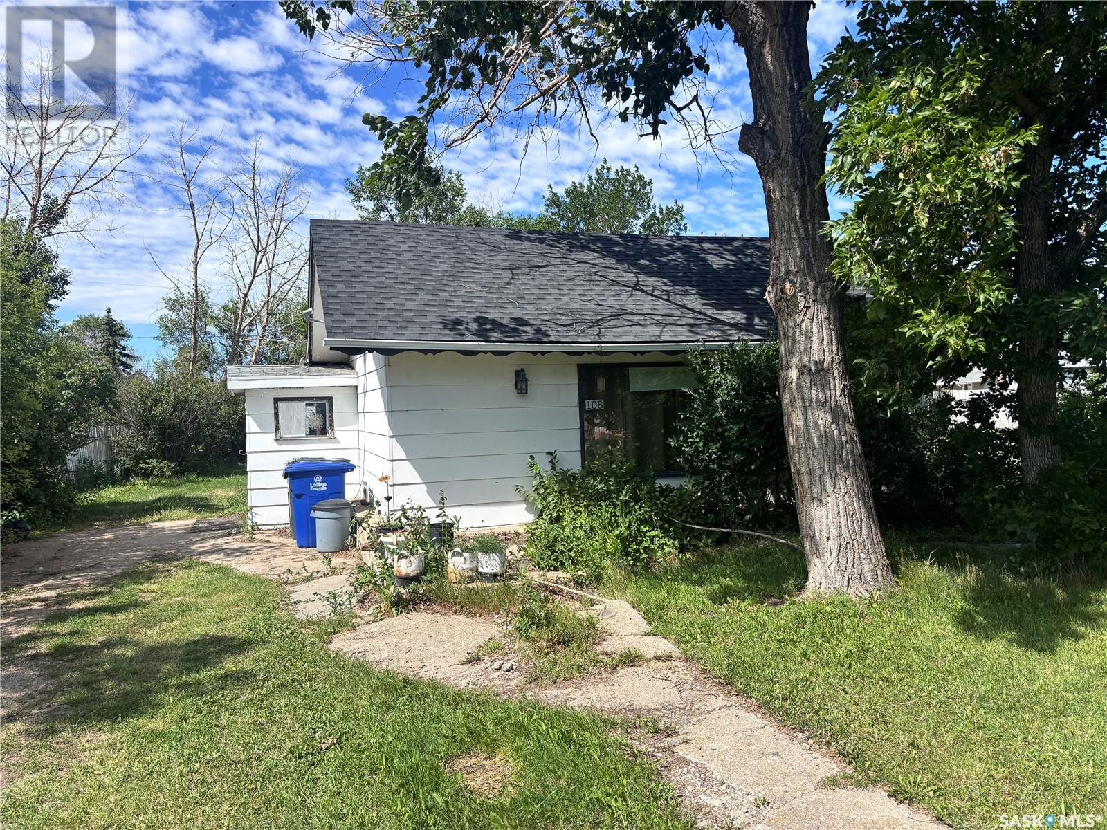 Photo 9 of 108 2nd Avenue S, Macrorie SK