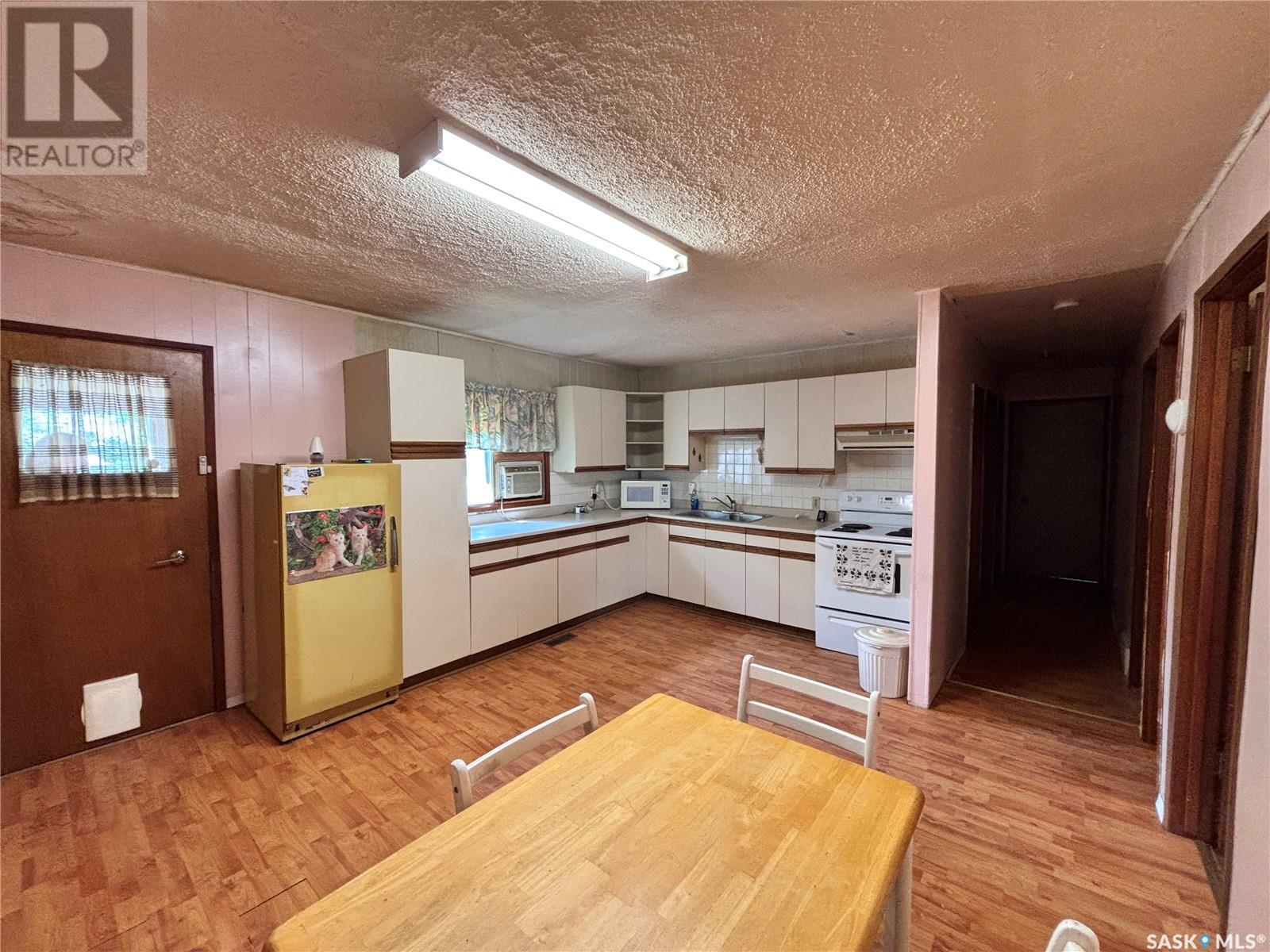 Photo 16 of 108 2nd Avenue S, Macrorie SK