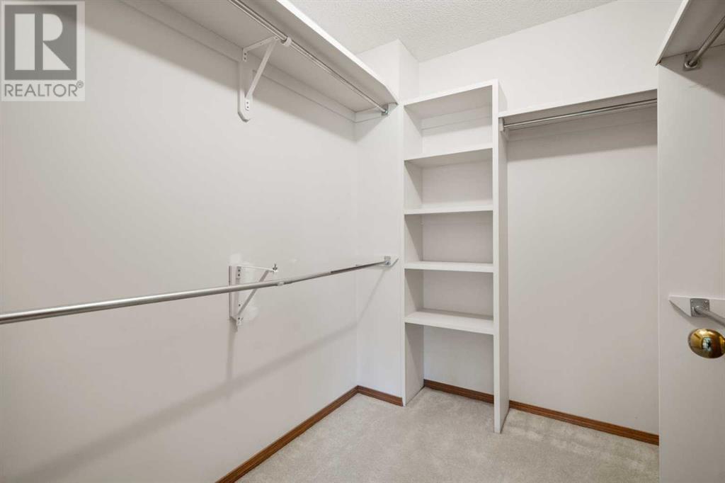 Single Family House Bungalow for Sale in  Shawnee Gardens SW Shawnee Slopes Calgary 