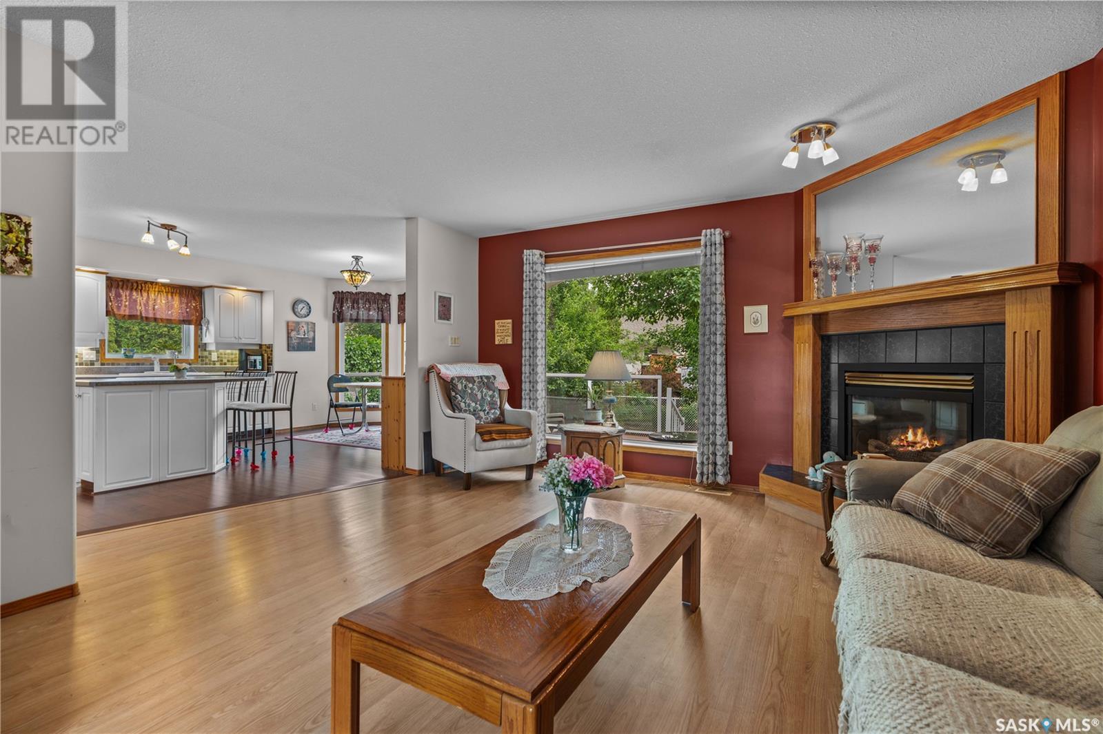 Single Family House 2 Level for Sale in  Hayden Park ROAD Regina 