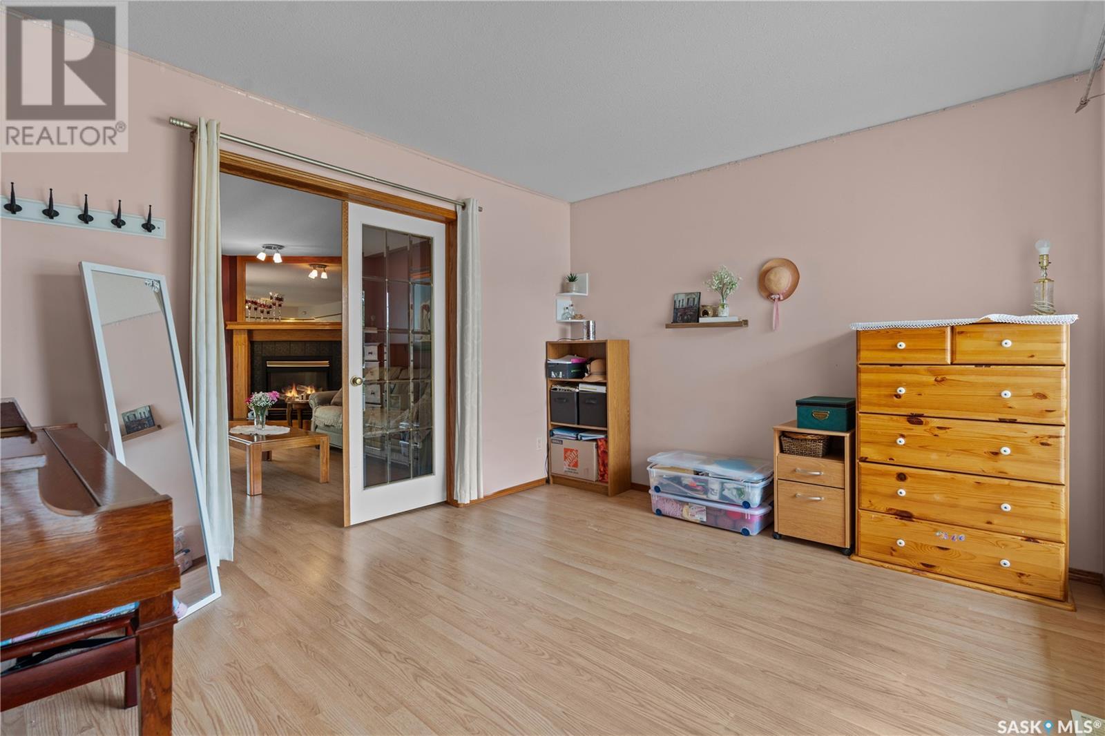 Single Family House 2 Level for Sale in  Hayden Park ROAD Regina 