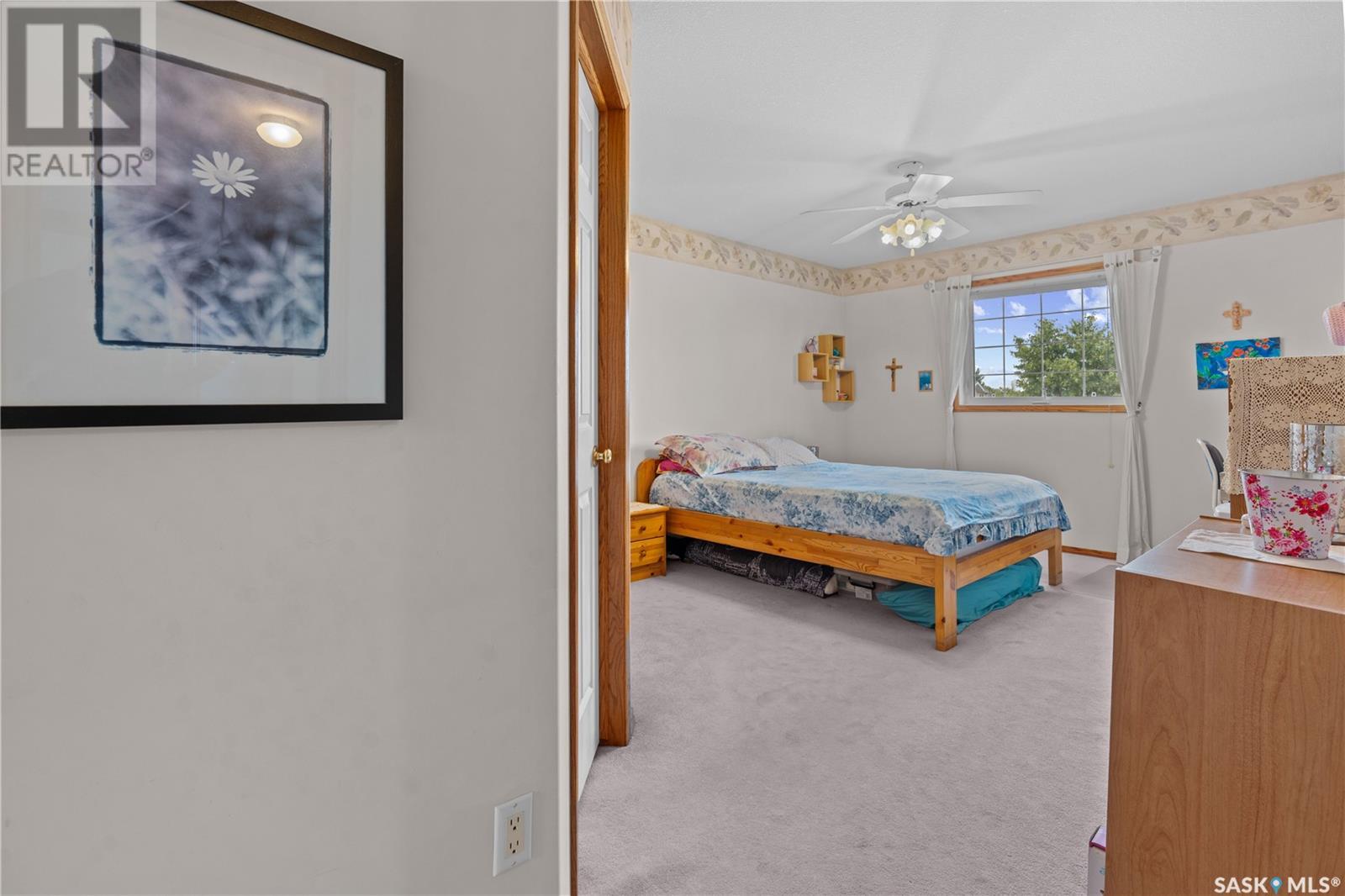 Single Family House 2 Level for Sale in  Hayden Park ROAD Regina 