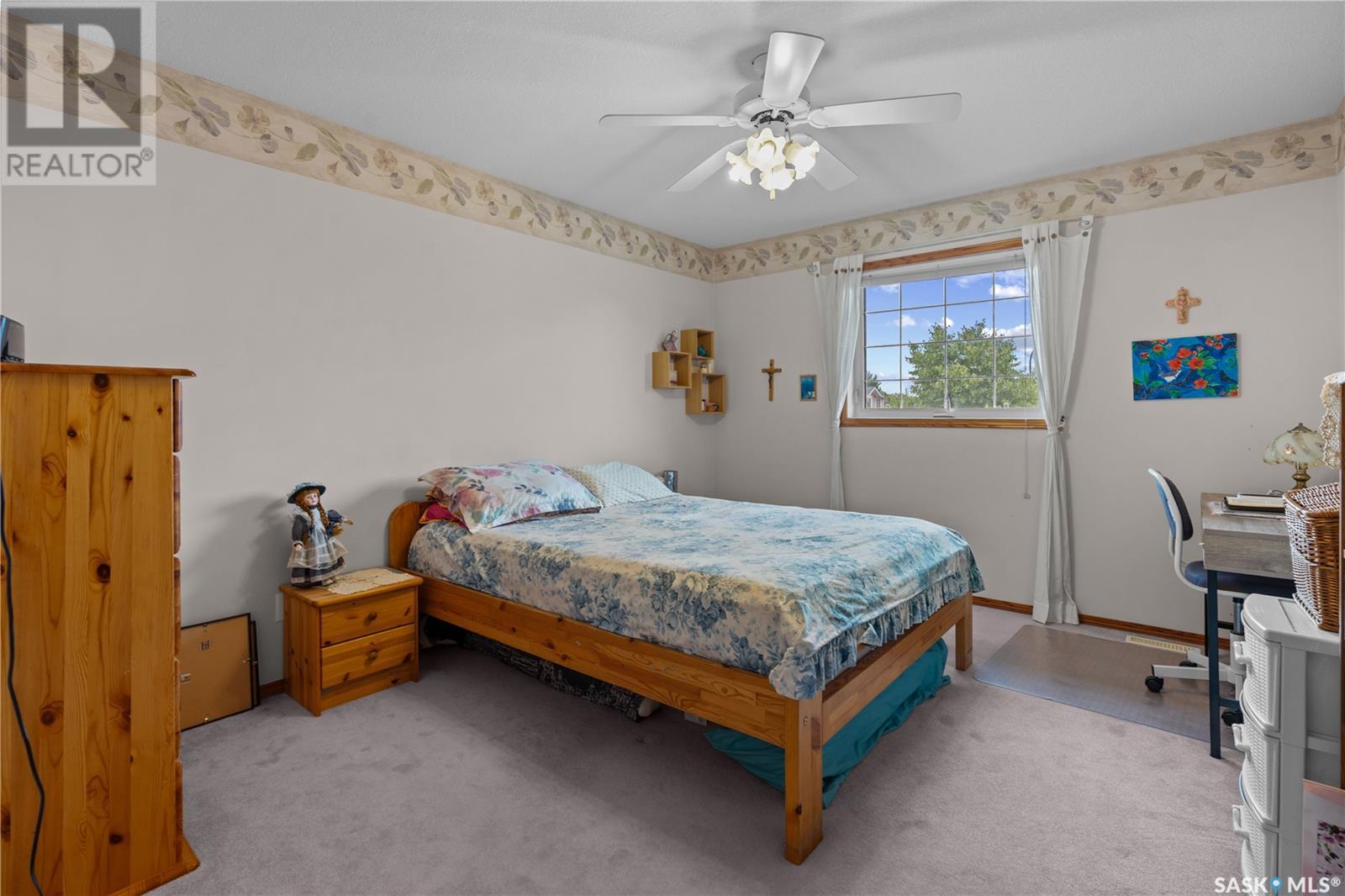 Single Family House 2 Level for Sale in  Hayden Park ROAD Regina 