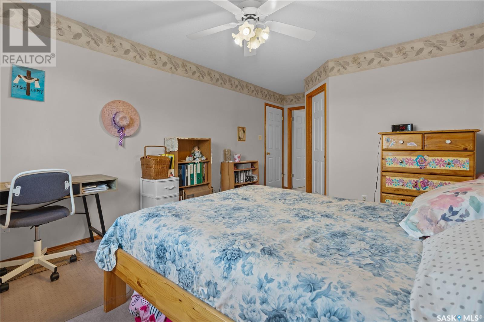 Single Family House 2 Level for Sale in  Hayden Park ROAD Regina 