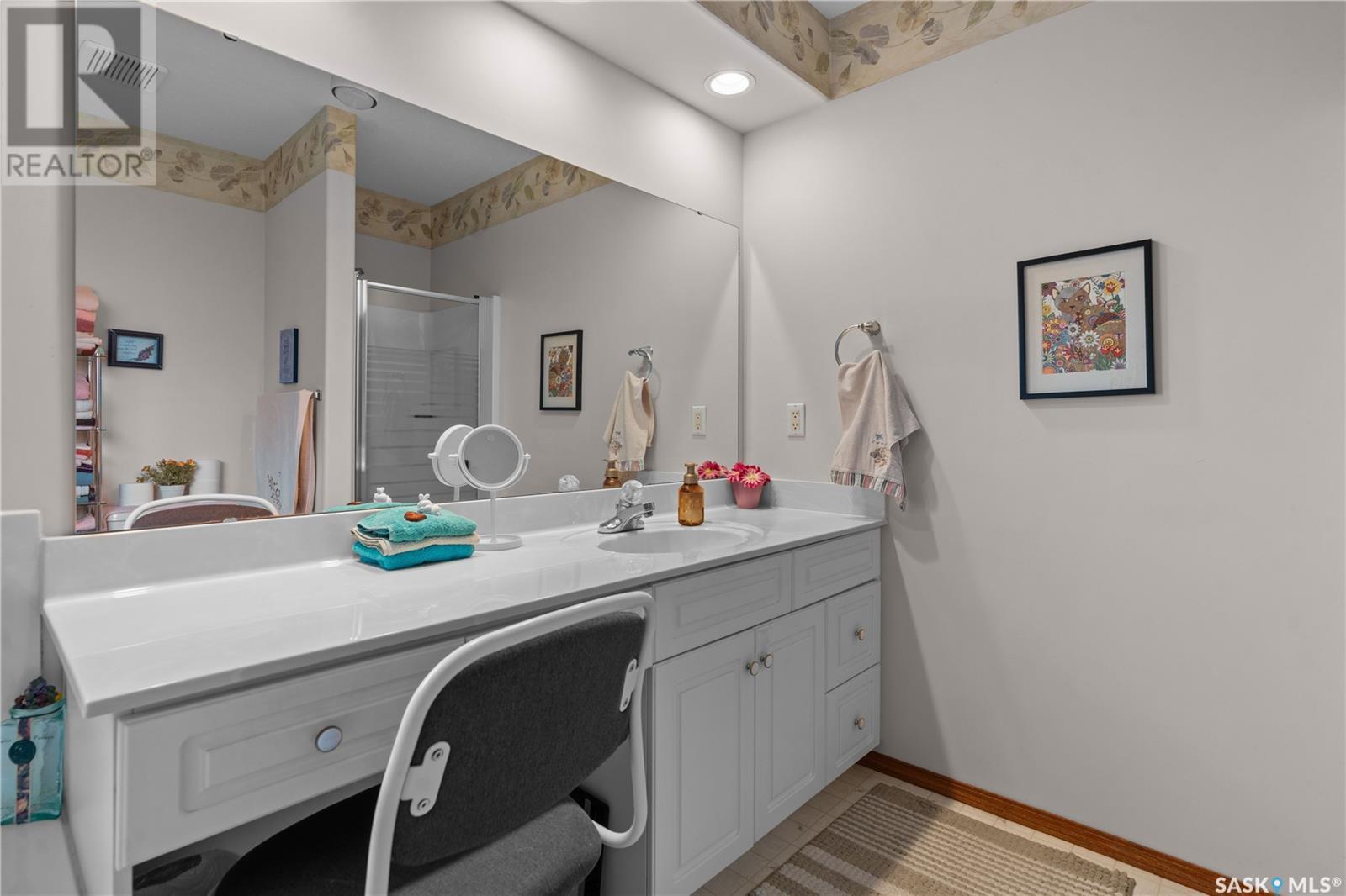 Single Family House 2 Level for Sale in  Hayden Park ROAD Regina 