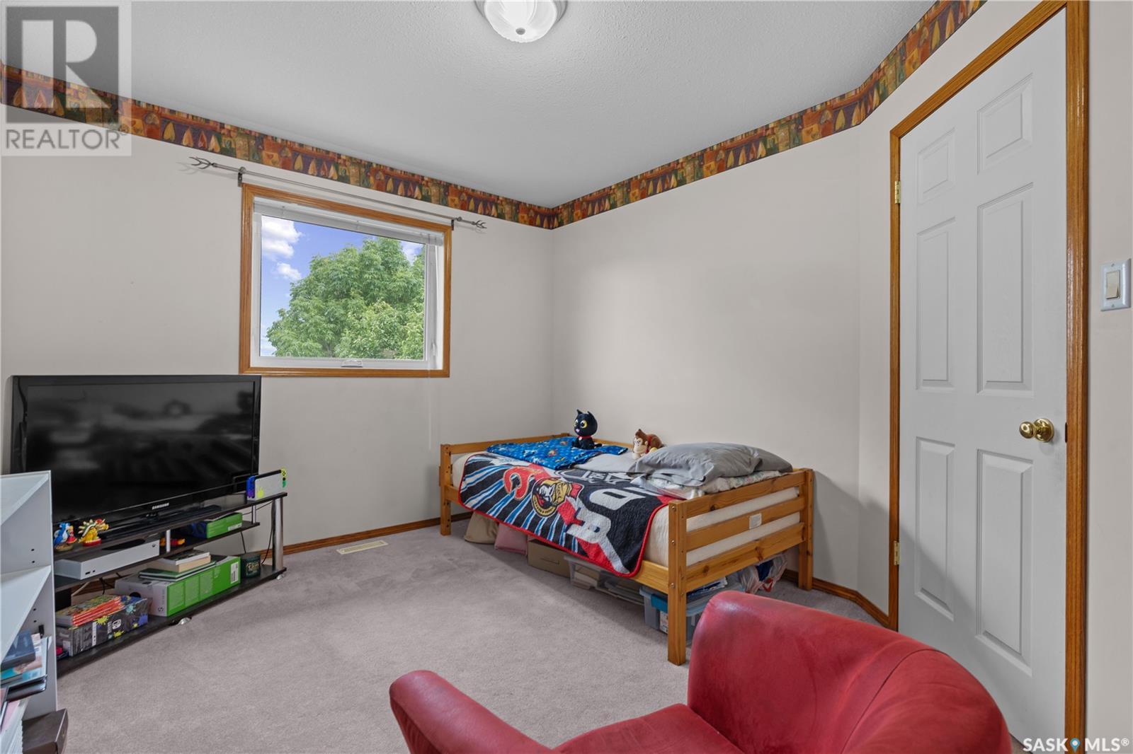 Single Family House 2 Level for Sale in  Hayden Park ROAD Regina 