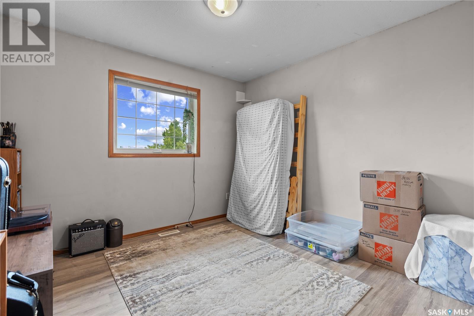 Single Family House 2 Level for Sale in  Hayden Park ROAD Regina 