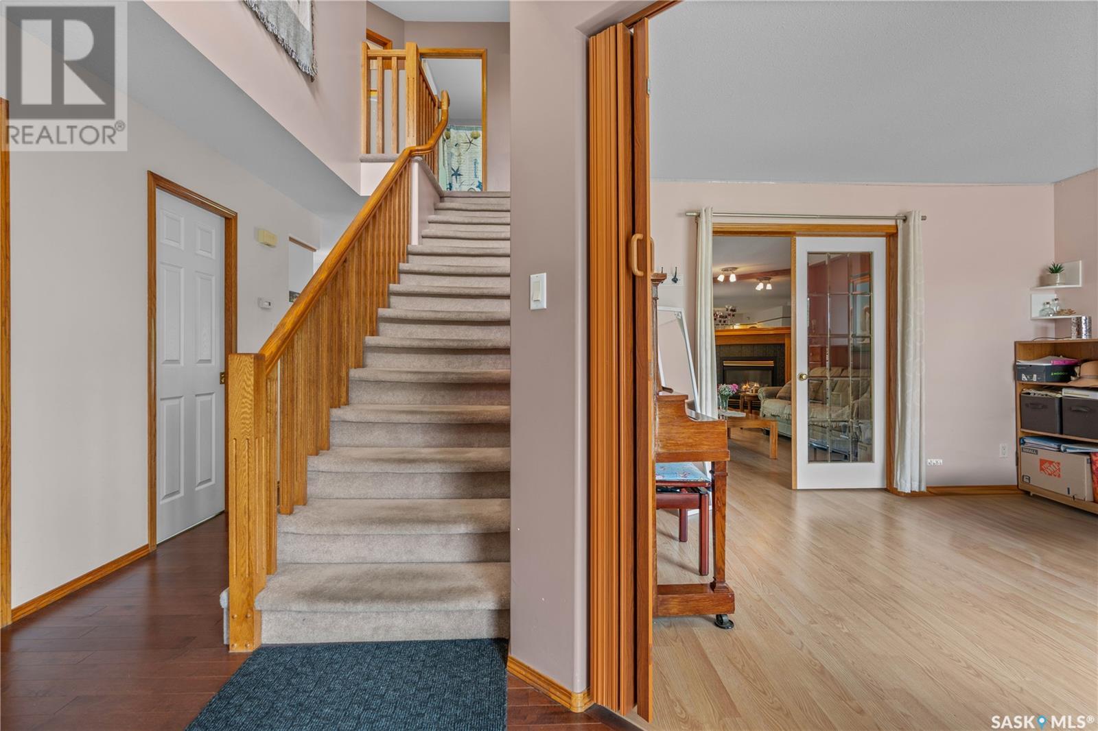 Single Family House 2 Level for Sale in  Hayden Park ROAD Regina 