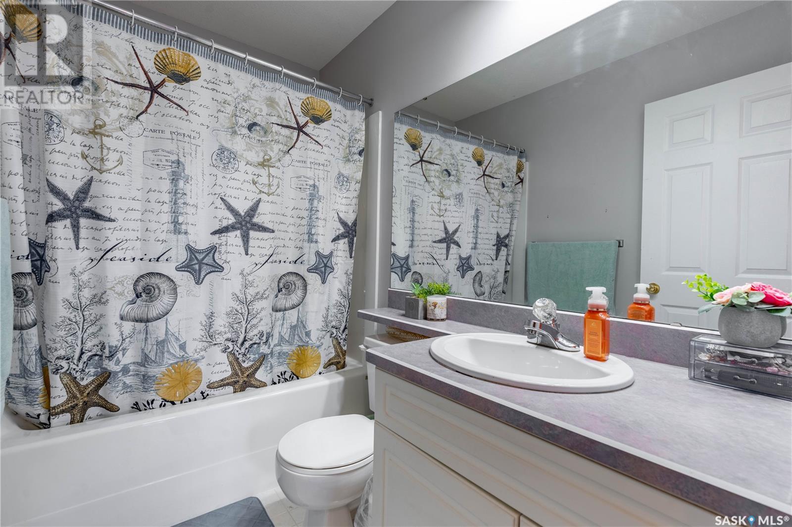 Single Family House 2 Level for Sale in  Hayden Park ROAD Regina 