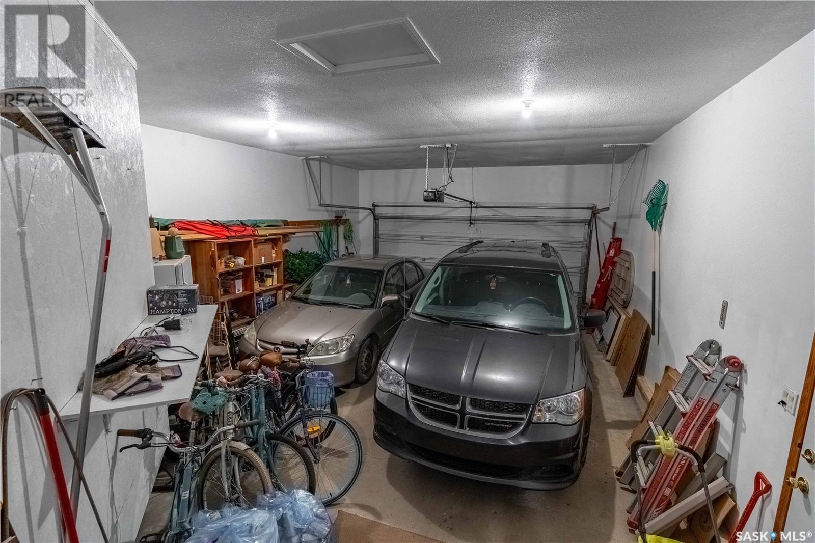 Single Family House 2 Level for Sale in  Hayden Park ROAD Regina 