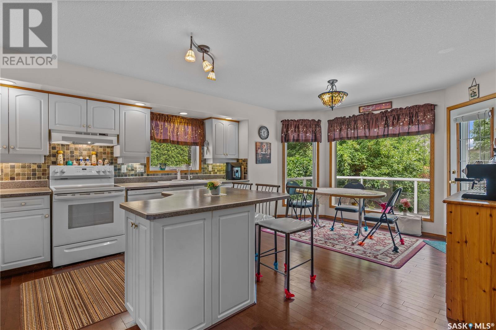Single Family House 2 Level for Sale in  Hayden Park ROAD Regina 