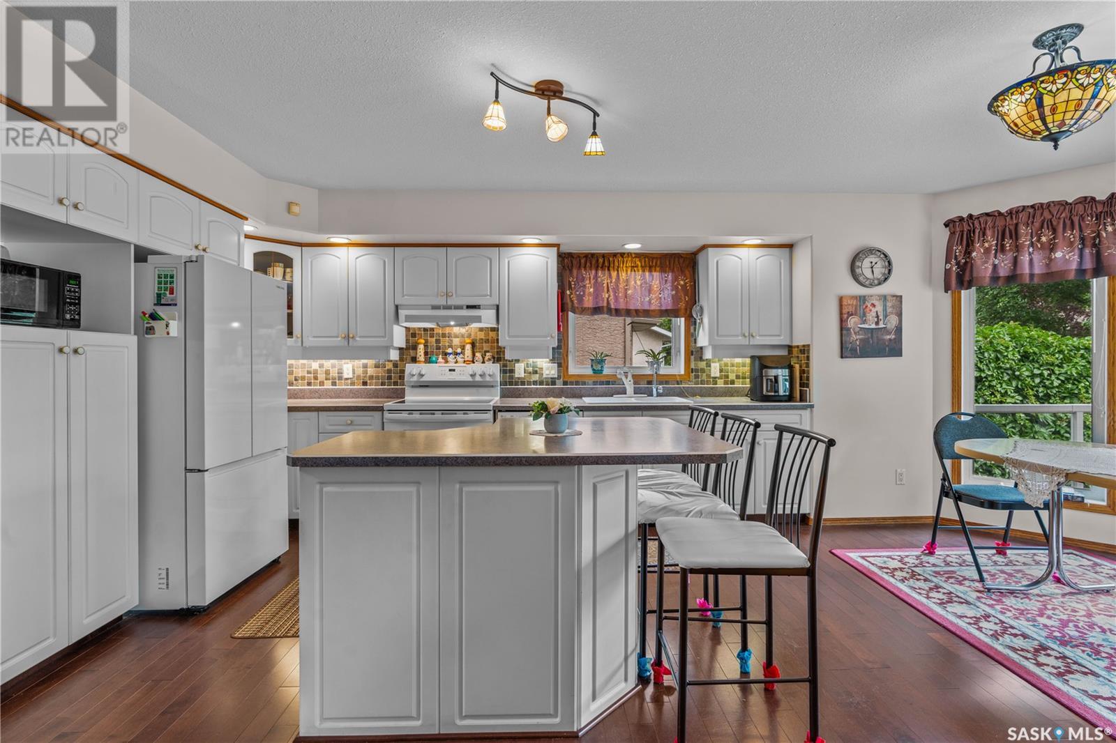 Single Family House 2 Level for Sale in  Hayden Park ROAD Regina 