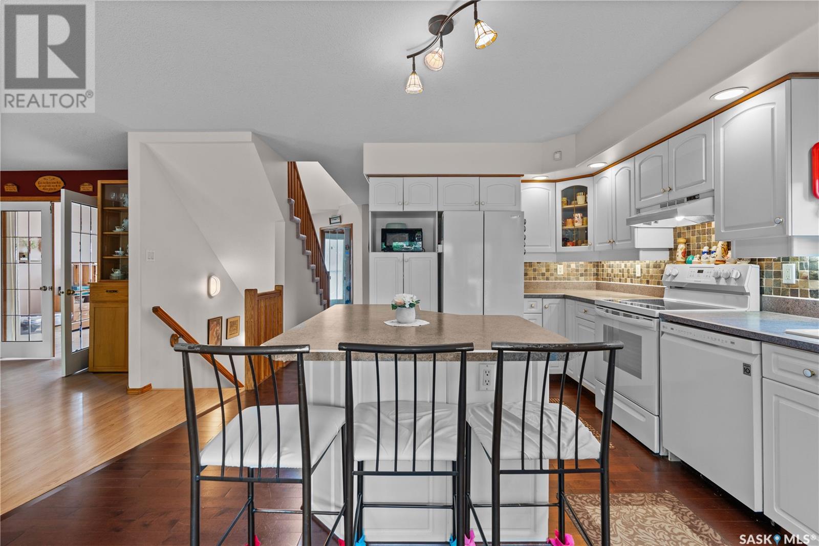 Single Family House 2 Level for Sale in  Hayden Park ROAD Regina 