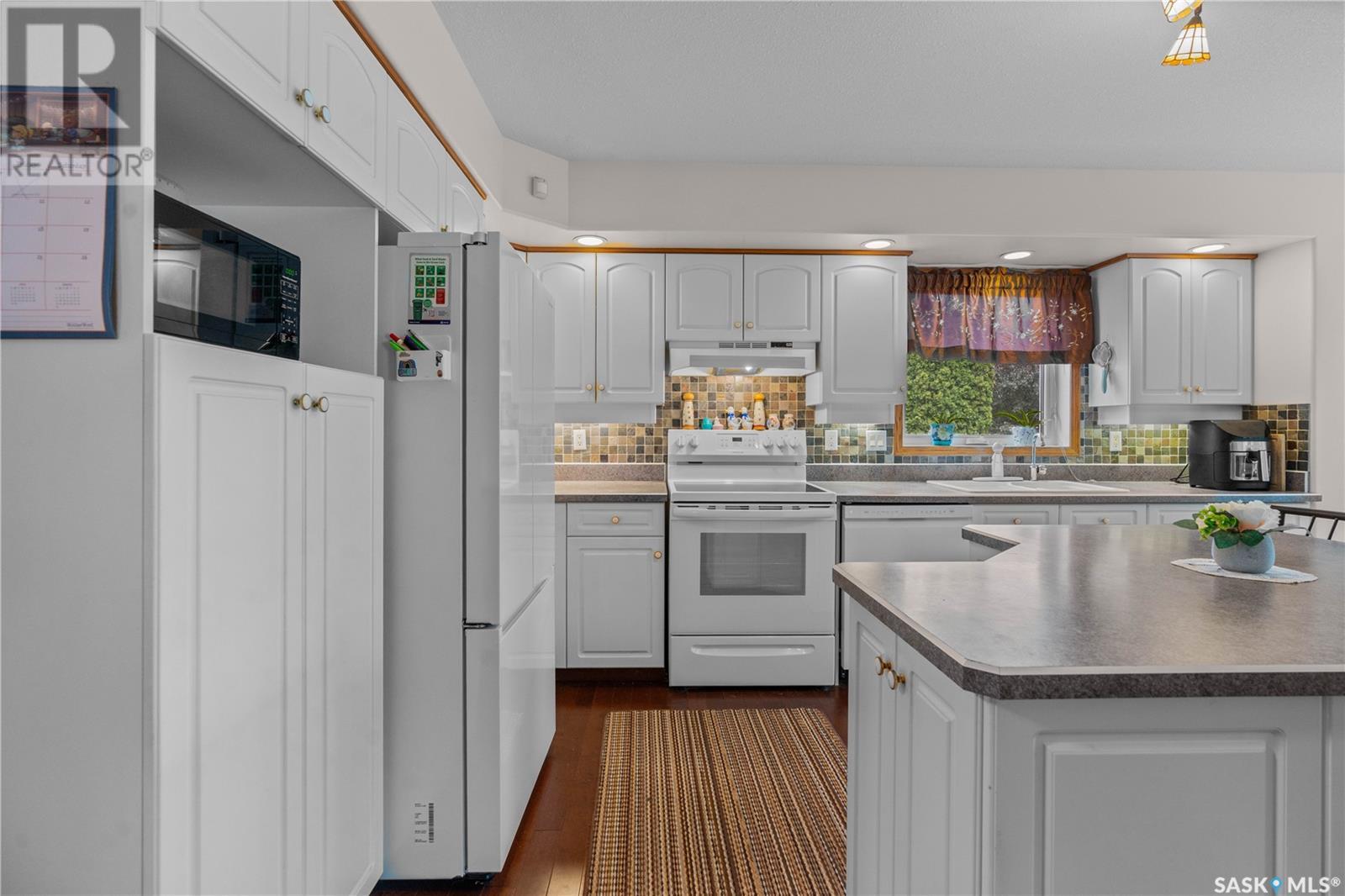 Single Family House 2 Level for Sale in  Hayden Park ROAD Regina 