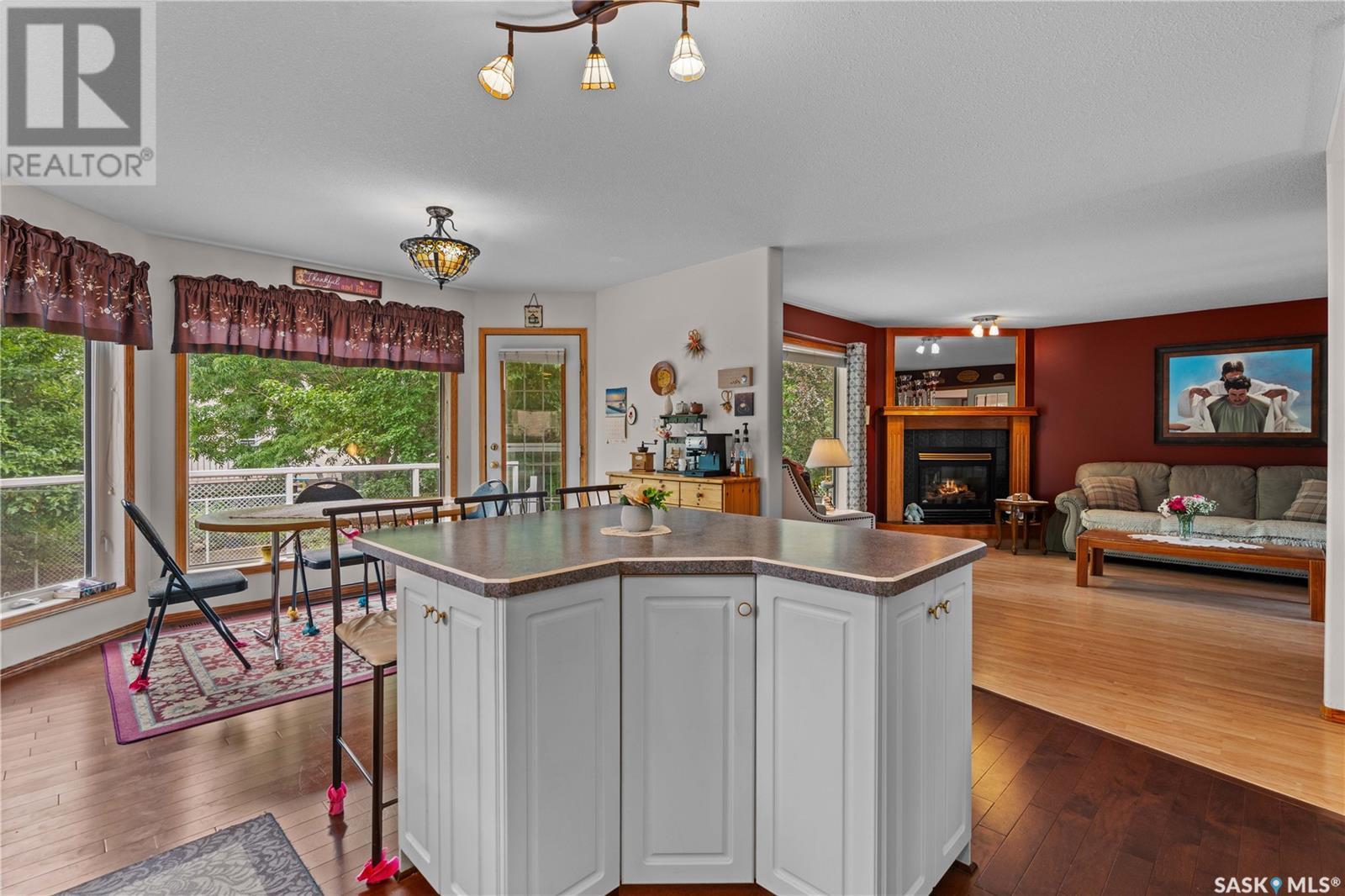 Single Family House 2 Level for Sale in  Hayden Park ROAD Regina 