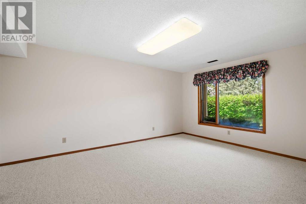 Single Family House Bungalow for Sale in  Shawnee Gardens SW Shawnee Slopes Calgary 