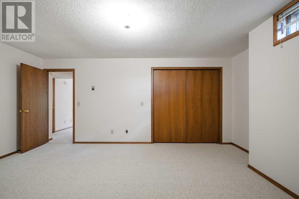 Single Family House Bungalow for Sale in  Shawnee Gardens SW Shawnee Slopes Calgary 