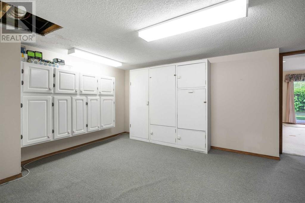 Single Family House Bungalow for Sale in  Shawnee Gardens SW Shawnee Slopes Calgary 