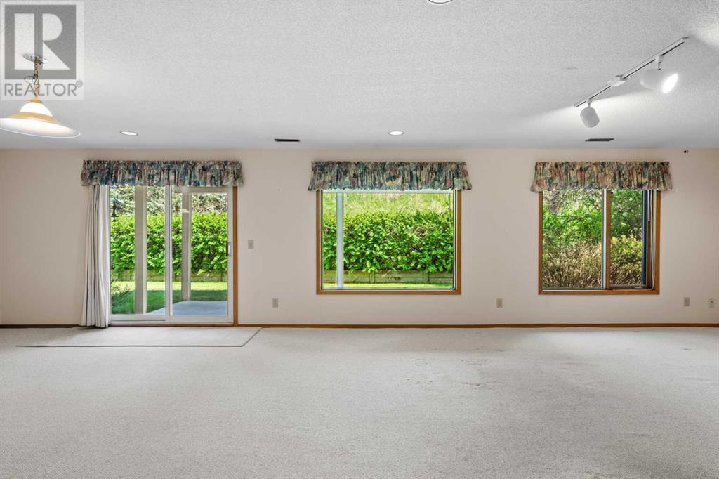 Single Family House Bungalow for Sale in  Shawnee Gardens SW Shawnee Slopes Calgary 