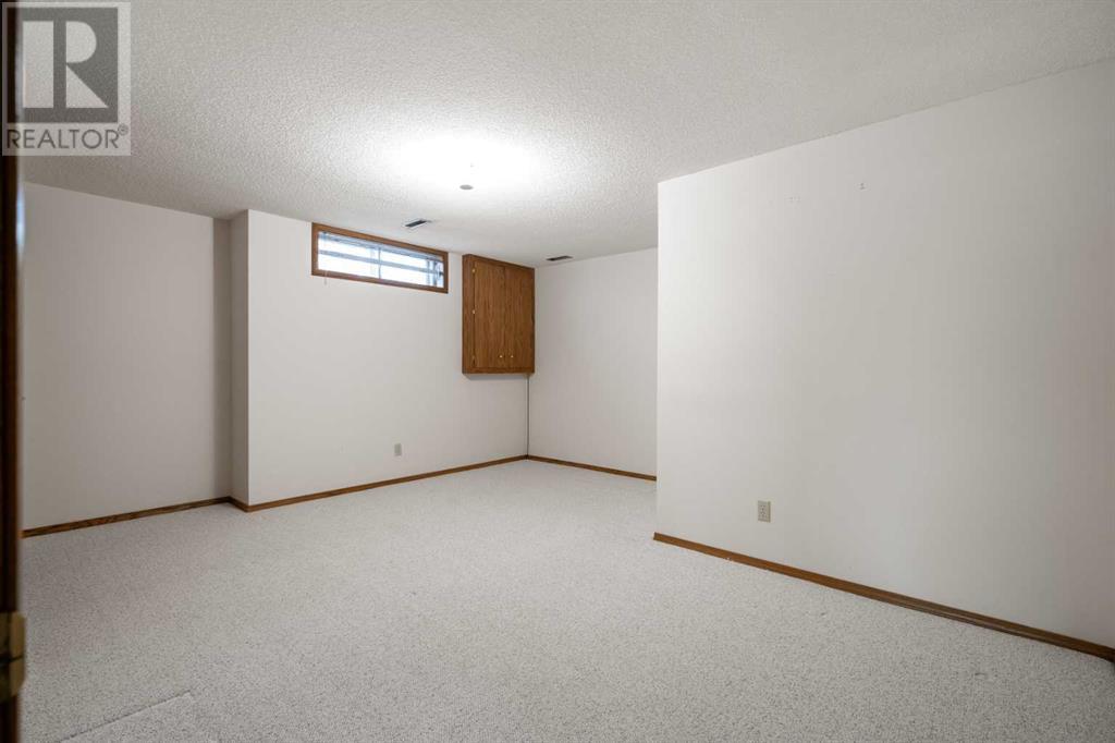 Single Family House Bungalow for Sale in  Shawnee Gardens SW Shawnee Slopes Calgary 