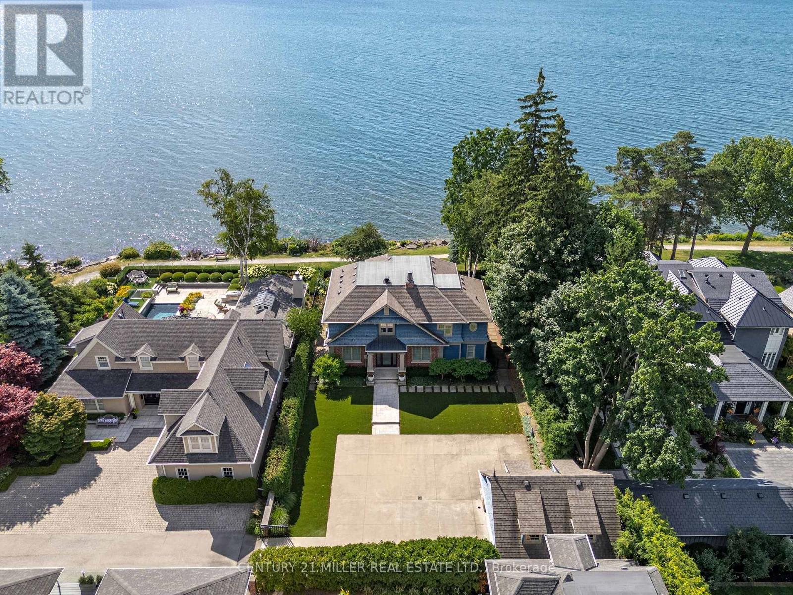 Photo 2 of 6 Chartwell Road, Oakville ON