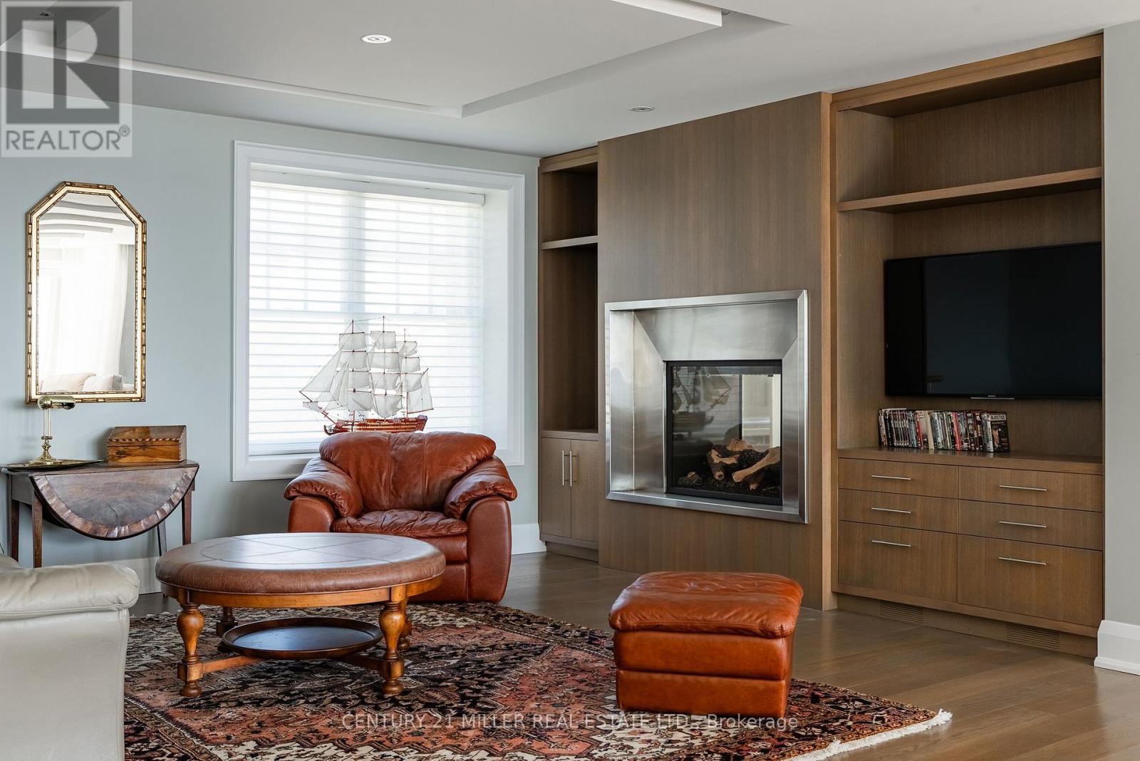 Photo 3 of 6 Chartwell Road, Oakville ON