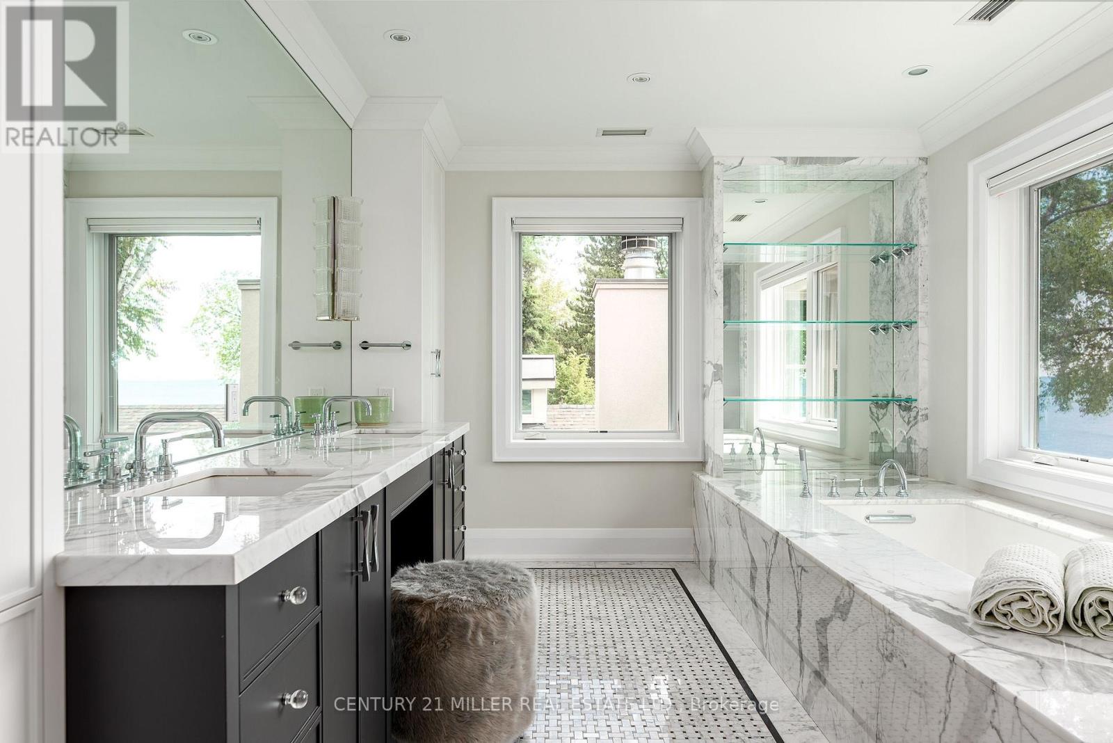 Photo 32 of 6 Chartwell Road, Oakville ON