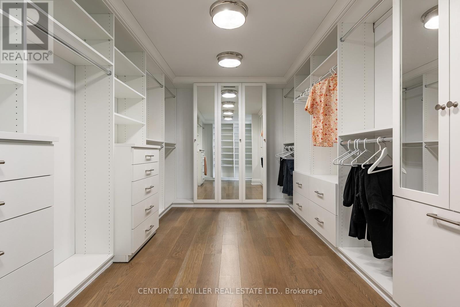Photo 24 of 6 Chartwell Road, Oakville ON