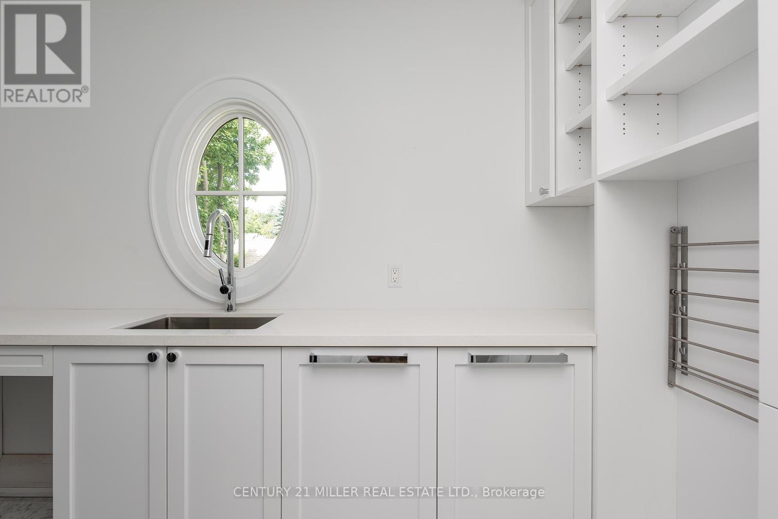 Photo 14 of 6 Chartwell Road, Oakville ON