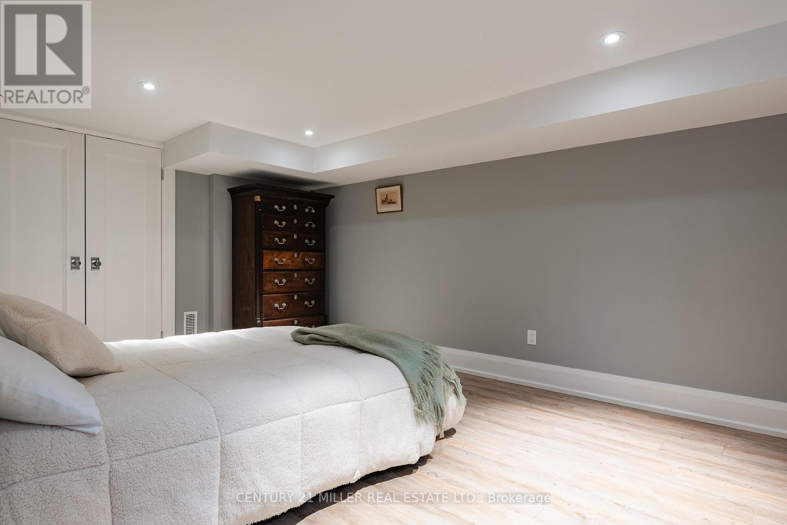 Photo 19 of 6 Chartwell Road, Oakville ON