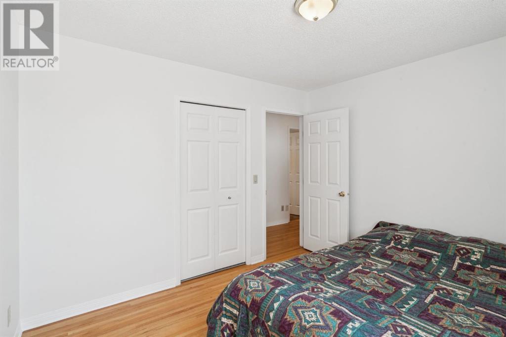Single Family House for Sale in  Strathlorne Crescent SW Strathcona Park Calgary 