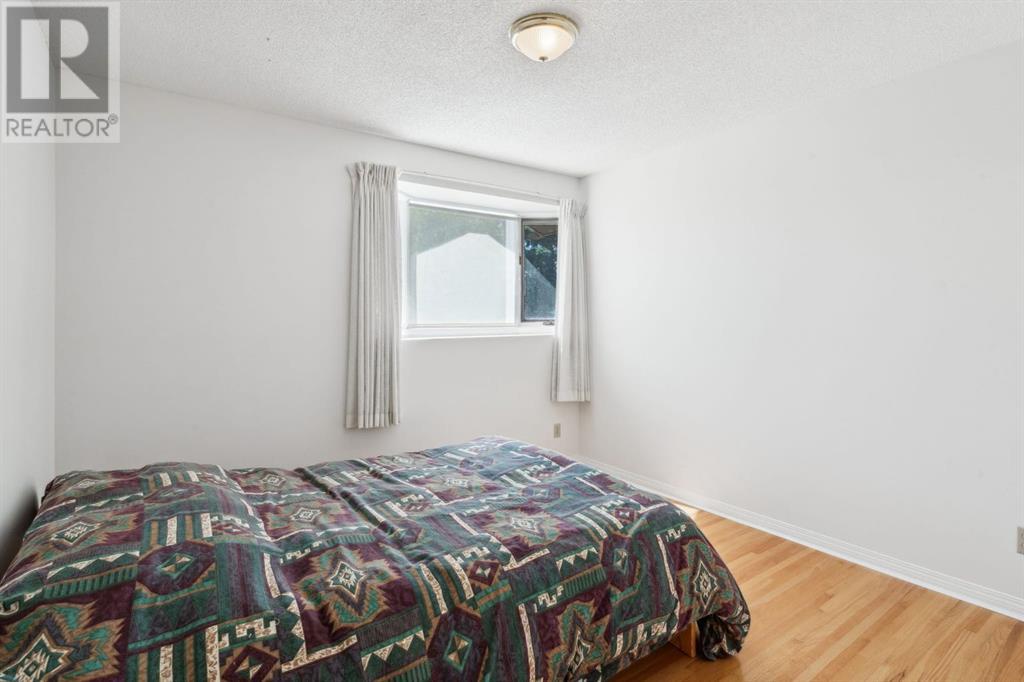 Single Family House for Sale in  Strathlorne Crescent SW Strathcona Park Calgary 