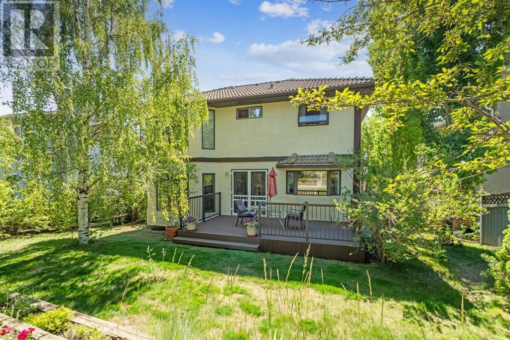 79 Strathlorne Crescent SW, Calgary, Alberta